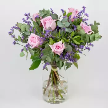 Букет из розовых роз и фиолетовой статицы «Фрея»