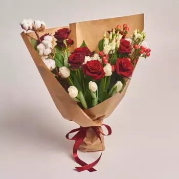 Букет из тюльпанов, роз, лизиантусов, хлопка