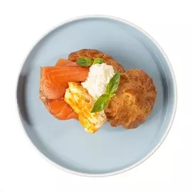 Бриошь с лососем и яйцом 120 г Россия