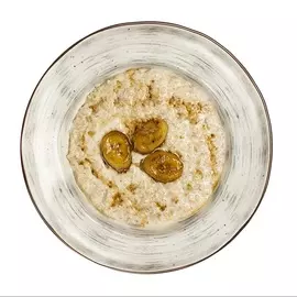 Каша овсяная на миндальном молоке с бананом с собой 220/50г