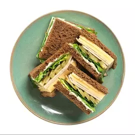 Клаб сэндвич с бужениной и маринованными огурцами «Уже Готово», 160 г