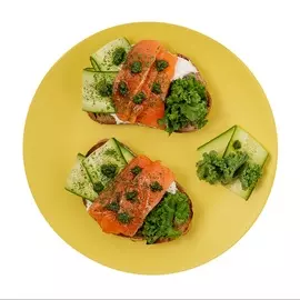 Мини-брускетта с лососем и сыром фета Мне нравится 75 г Россия