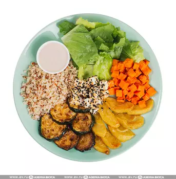 Салат-боул с запеченными яблочками, киноа и бататом 220 г Уже Готово Россия