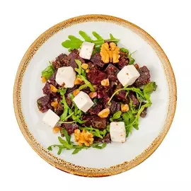 Салат из свеклы и феты с соусом песто 250 г Уже Готово Россия