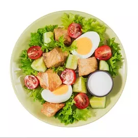 Салат "Кето" с форелью, яйцом и йогуртовым соусом 170 г Уже Готово Россия