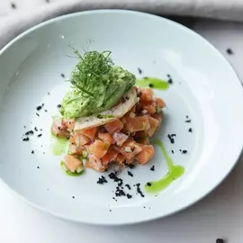 Тартар из лосося и авокадо 125г