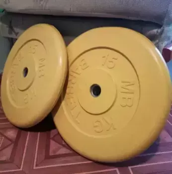 Диск обрезиненный желтого цвета, 31 мм MB Barbell MB-PltC31-15