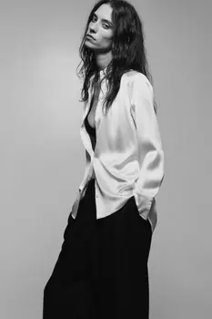 Блузка атласная с длинными рукавами