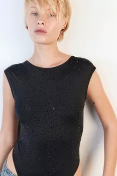Блузка-боди со стразами и вырезом на спине