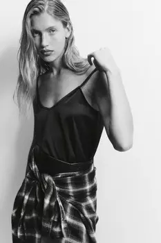 Блузка-майка EVA атласная на тонких бретельках