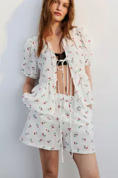 Блузка на завязках с баской