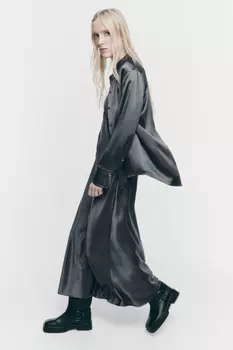 Блузка-рубашка атласная с длинными рукавами