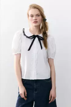 Блузка с ажурным воротником на завязках