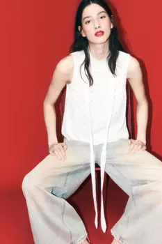 Блузка шифоновая с галстуком и стразами