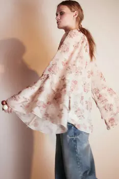 Блузка шифоновая с воланами