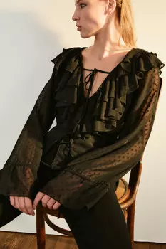 Блузка шифоновая с воланами и завязками