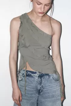 Блузка-топ на одно плечо с воланами