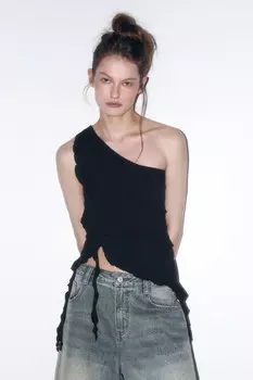 Блузка-топ на одно плечо с воланами