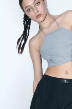 Блузка-топ с драпировками и завязками на шее