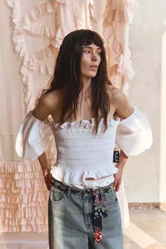 Блузка-топ с пышными рукавами и оборками