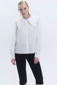 Блузка в горох с широким воротником и оборками
