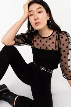 Блузка в горошек с рукавами-фонариками из сетки