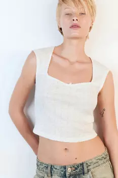 Топ из фактурного трикотажа с кружевом и бантиком