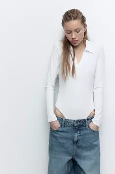 Боди в рубчик с V-вырезом и отложным воротником