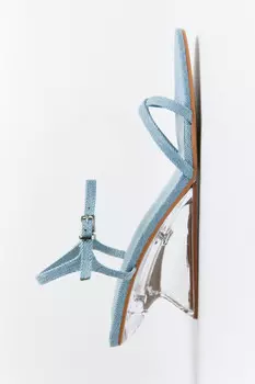 Босоножки из денима на прозрачной танкетке