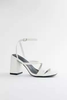 Босоножки на каблуке из искусственной кожи с тонкими ремешками