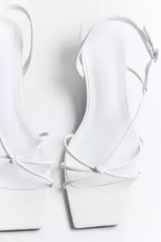 Босоножки с тонкими ремешками