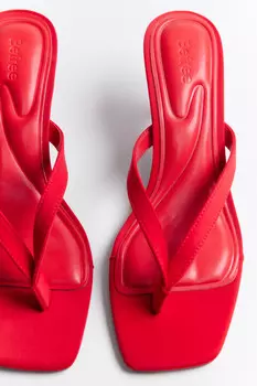 Босоножки-вьетнамки на каблуке