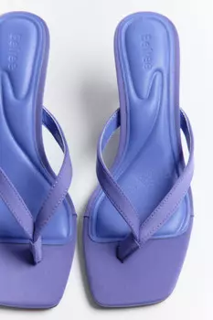 Босоножки-вьетнамки на каблуке