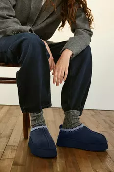 Ботинки-угги замшевые с вышивкой