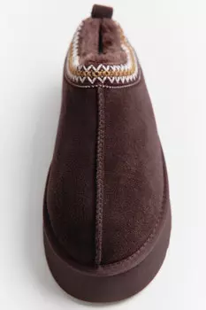 Ботинки-угги замшевые с вышивкой