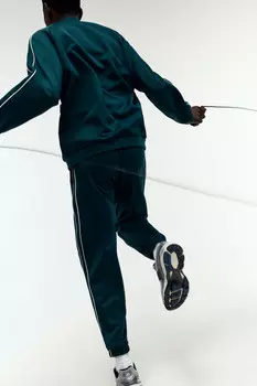 Брюки-джоггеры спортивные с лампасами