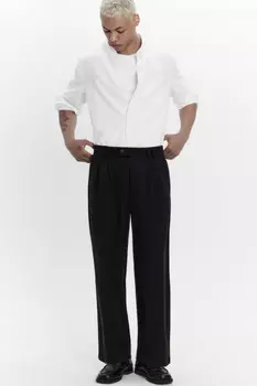 Брюки костюмные с защипами на поясе