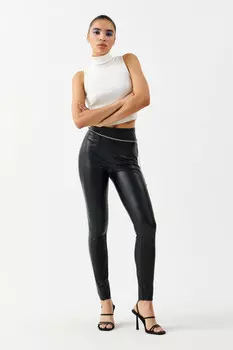 Брюки с кожаной фактурой с поясом-цепочкой