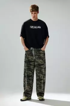 Брюки с принтом в армейском стиле