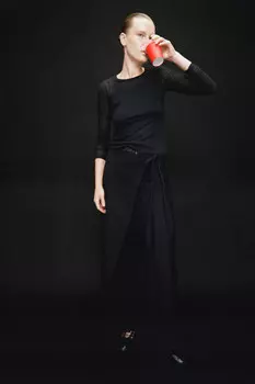 Брюки широкие костюмные с баской