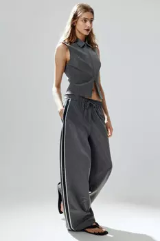 Брюки широкие с лампасами