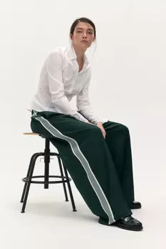 Брюки широкие с лампасами