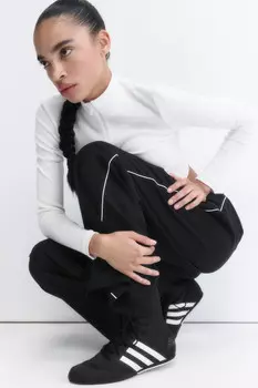 Брюки широкие с тонкими лампасами