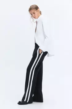 Брюки широкие трикотажные с лампасами