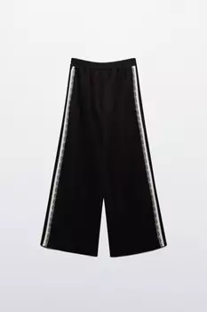 Брюки широкие трикотажные с лампасами и кружевом