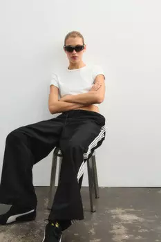 Брюки спортивные с лампасами