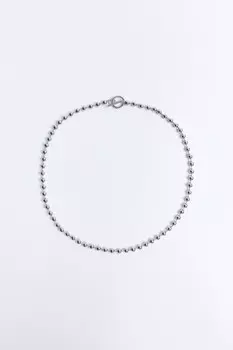 Цепочка на шею из серебристых бусин