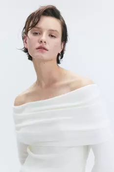 Джемпер off-shoulders тонкой вязки