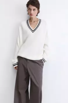 Джемпер oversize вязаный с контрастным V-вырезом