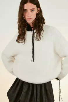 Джемпер вязаный пушистый с шерстью